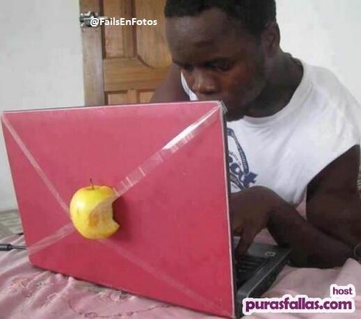 FailsEnFotos's tweet photo. EL MEJOR APPLE DEL MUNDO JAJAJA http://t.co/XvES6kLlzQ