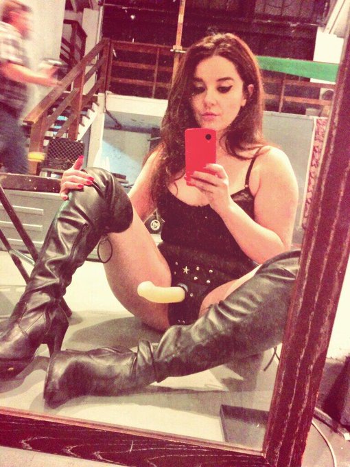 Incredibly jealous of all the pool parties &amp; day drinking/dancing happening right now #77inSF #stuckonset<a href="/tag/cocked"class="tags"><span>#cocked</span></a><a href="/tag/77insf"class="tags"><span>#77insf</span></a><a href="/tag/stuckonset"class="tags"><span>#stuckonset</span></a>