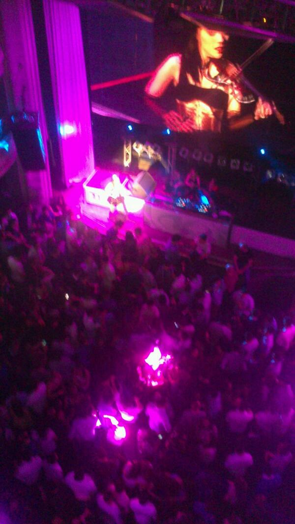 danikalon's tweet photo. Gran finde de quedada erasmus por madrid!! Por la primera d muchas! http://t.co/mbyfaXMME1