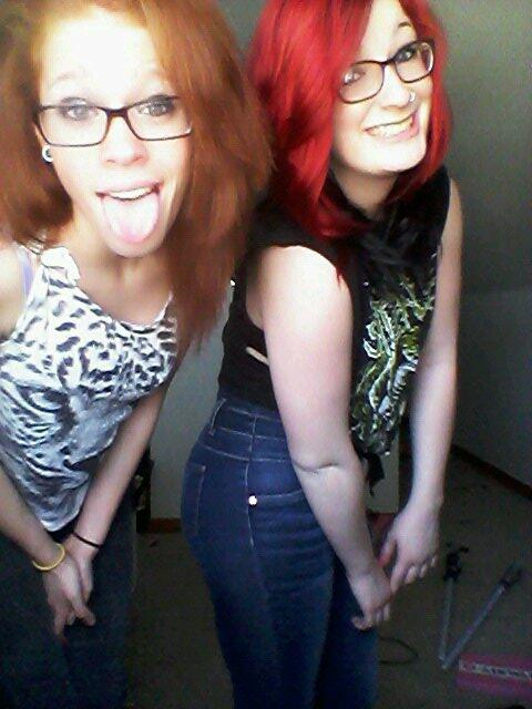 SCatclit12's tweet photo. Concert ready @courtkittyy http://t.co/uz9Q6ci93m