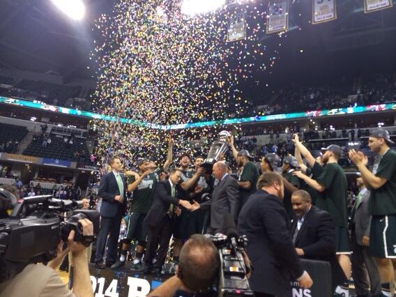 MSU_Basketball's tweet photo. MSU accepts the Big Ten Tournament trophy. http://t.co/6LWNGVo0gV