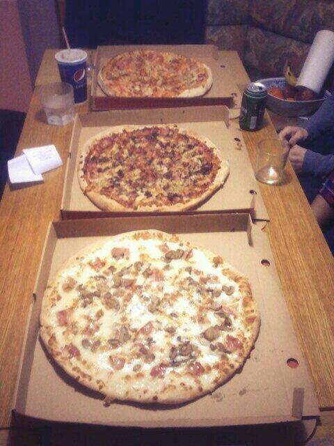 noeliavillalpar's tweet photo. A coger fuerzas para la noche @crismarcarras @pabloblasconav @vroman91 @oscar_navarro8 @MariaRamos3012 http://t.co/G8Cwx33lZD
