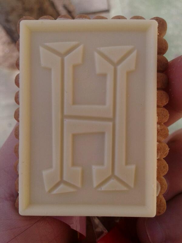 MariaQuintana97's tweet photo. Le dedico mi galleta a @luque_muriel http://t.co/I77xmIymb6