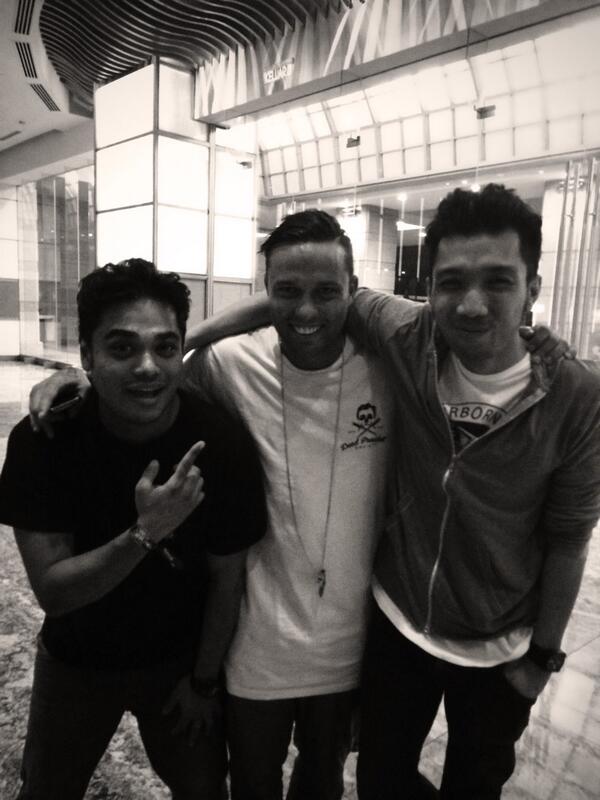 YogaArgantara's tweet photo. Mr. @adam_mathews  and Mr. @djtenzin  #fmfa2014 http://t.co/JjcGZTwb72