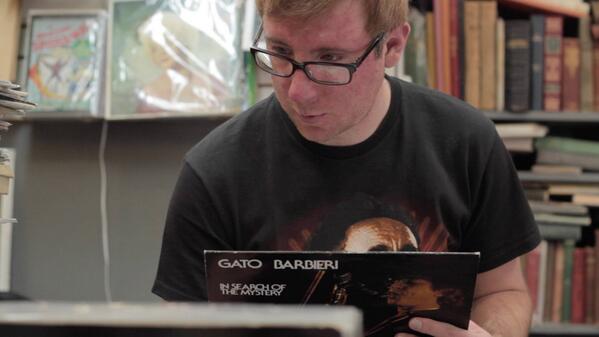 AmericanDealers's tweet image. Nick Naruz of #toadhall Showing us how to spot a fake! #howtopick #vinyl #beatles americandealers.net/gallery?48?323