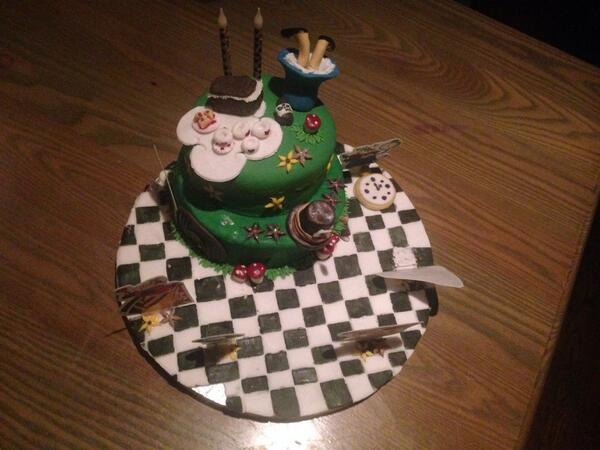 Barbie_Doll00's tweet photo. A beautiful Cake Made Fresh By My Sister#aliceinwonderland💓 http://t.co/Ias1W6Pukz