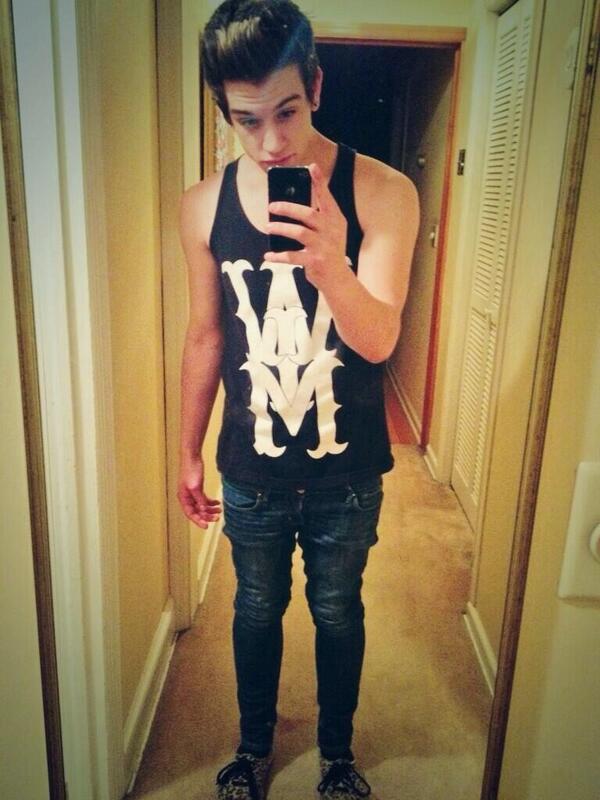 jmondzlikeyo's tweet photo. On my way to fuck YO bitch http://t.co/Aj8W0WZX61