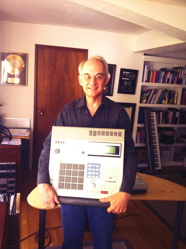kitdfilms's tweet photo. "I feel very honored to have helped in the development of urban music in some way." #rogerlinn #mpc60 #mpc3000 http://t.co/XJSf7p57Vo