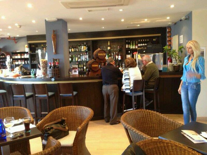 Rodando mi guion de la serie Las ambiciosas. Dirigida y producida por Oscar Horacio.Desde Marbella http://t