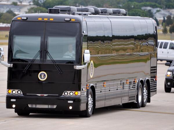 DZLMechanix's tweet image. The official Motorcoach of the POTUS. Once Obama steps on board it goes from bus to STAGECOACH ONE. #obamasride #DZL