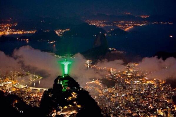 thomasniblock's tweet photo. Brazil for St Patricks day#amazing http://t.co/mTM180DpxA