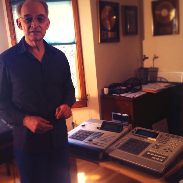 kitdfilms's tweet photo. #rogerlinn #mpc3000 #mpc60 @9thWonderMusic @REALDJPREMIER @DJScratch @DJEVILDEE @ExileRadio #kickinthedoor http://t.co/Lvoo4fjFw5