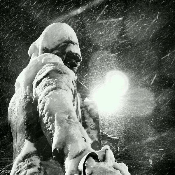 ForecastGMU's tweet photo. Just took this photo. Snow is piling up. #GMU #vawx #ffxstorm @capitalweather http://t.co/YUejXaKaN7
