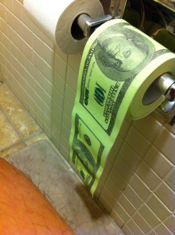 MichaelFischer_'s tweet image. This just isn&apos;t as comfortable as I thought it would be.. #SMUproblems