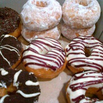 JajanBalikpapan's tweet photo. DONAT KENTANG @Rusna20 dibuat dr kentang yg berkualitas &amp; toping berkualitas...enak, murah lagi, 08125426817/29A553AD http://t.co/eNxlkcTdSz