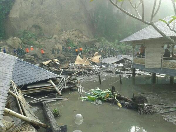 mutiiadia's tweet photo. kami butuh alat berat utk #LanjutkanPencarianMeis cc: @infobdg @Jatinangorku  @info_unpad @himahumas http://t.co/7DdOJYCbJU