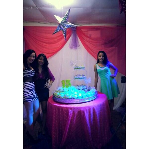 MClapaix's tweet photo. #Bellas #15DeMaria #keissy #Denisse mua mua :** http://t.co/CzcFhVX9Wc