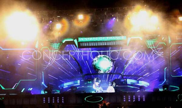 concertholic's tweet image. Photo Gallery: #ASOT650ID &amp;gt;&amp;gt; concertholic.com/galleries/a-st…   cc: @IsmayaLive @DyandraEnt