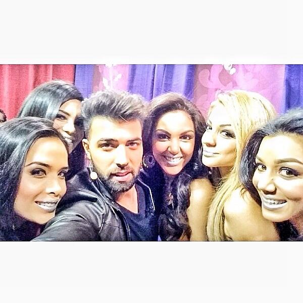 jencarlosmusic's tweet photo. Feliz por el apoyo del público y acá complaciendolos con el #NBLSelfie con el #TeamDenise http://t.co/id58Cv8bJT