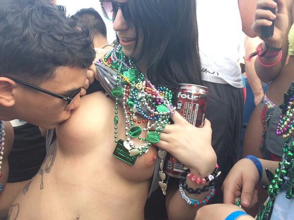 MarcVera6996's tweet photo. How you do it ! ๐๐ #SpringBreakFlashers http://t.co/ODtwcKzhpa