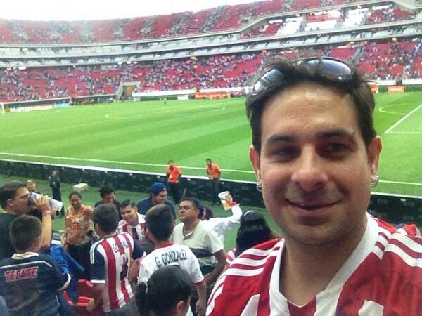 ThalioBeta's tweet photo. En casa #chivadecorazon http://t.co/uMUzTIzQUf