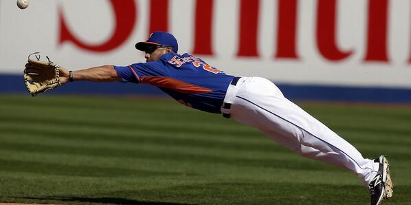 MLB's tweet photo. This is how you lay out for the ball. http://t.co/q3OCzplruy
