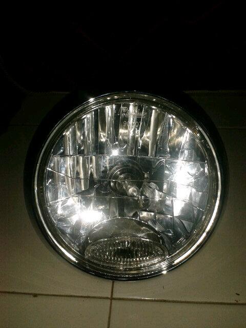 Bronieseko's tweet photo. DI JUAL REFLEKTOR VIXION LAMA ATAU REFLEKTOR BULAT..  SAYA BUKA HARGA 150.000 SAYA BELI NYA 11 HARI YANG LALU http://t.co/psty8VbZyI