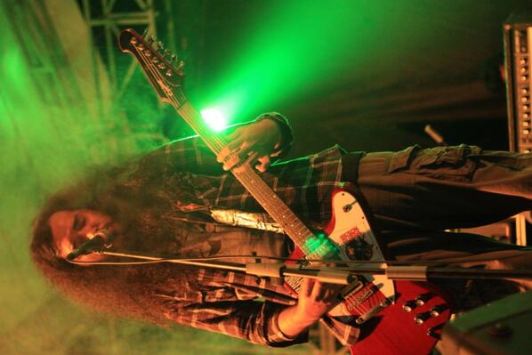 om Amar on Stage <a href="/BesokBubarMusic/">Besok Bubar | Band</a> @AmarBesokBubar <a href="/fikomkarnaval/">Fikom Karnaval Part2</a> #latepost