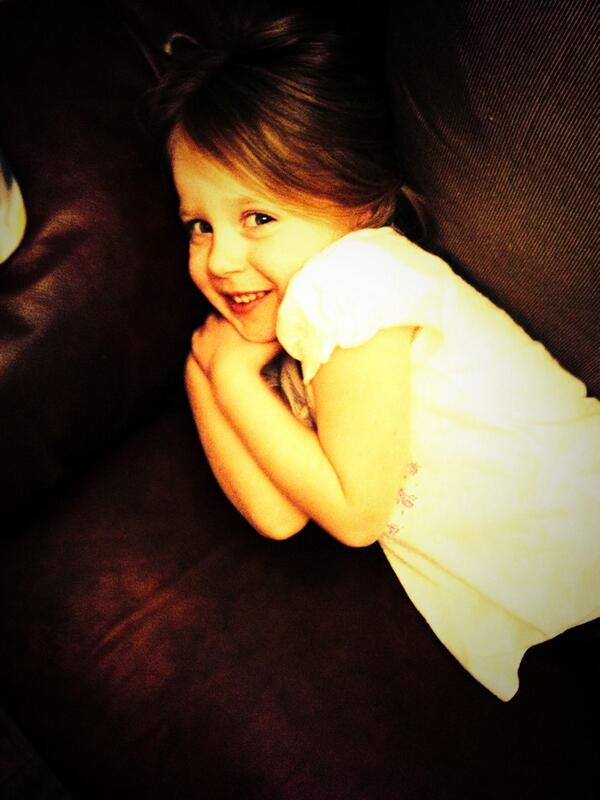 FionaMonan's tweet photo. Love this wee chicken. 💜 @LauraMonan http://t.co/wBkAxeGFcw