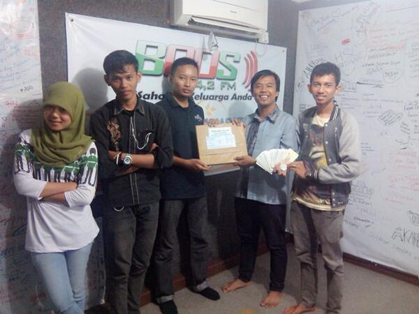 Foto bersama <a href="/KlubTarotPadang/">Klub Tarot Padang</a> w/ @DiosFrizy #SAHABATKITA sponsored by <a href="/InulViztaPdg/">InulVizta_Padang</a>