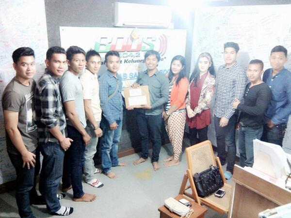 Foto bersama <a href="/LmenPadang/">L-Men Padang</a> w/ @DiosFrizy #SAHABATKITA sponsored by <a href="/InulViztaPdg/">InulVizta_Padang</a>