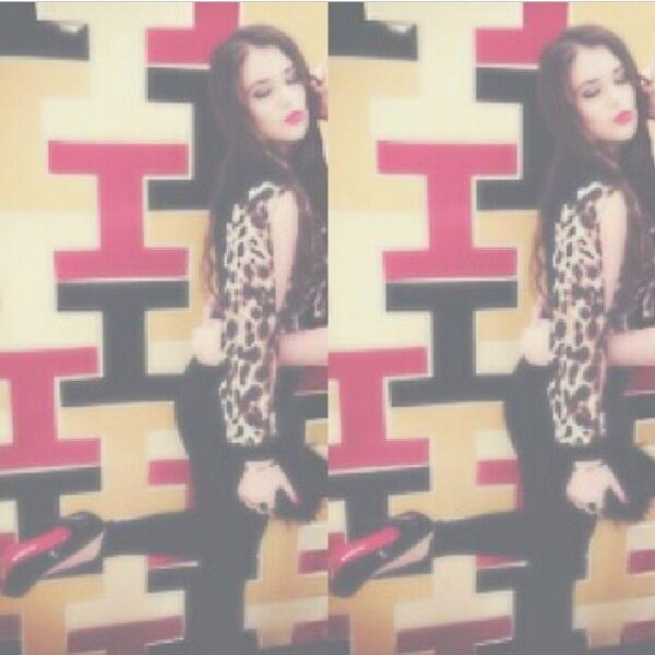 idcfaux's tweet photo. Lemme be your girl, baby. http://t.co/7orKQd9XGX