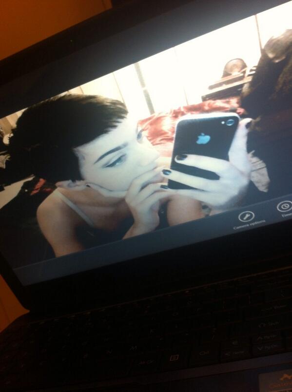 aspenceleste's tweet photo. I look like a little boy but it's cool I dig my shaved head http://t.co/2yUgKhXtwL