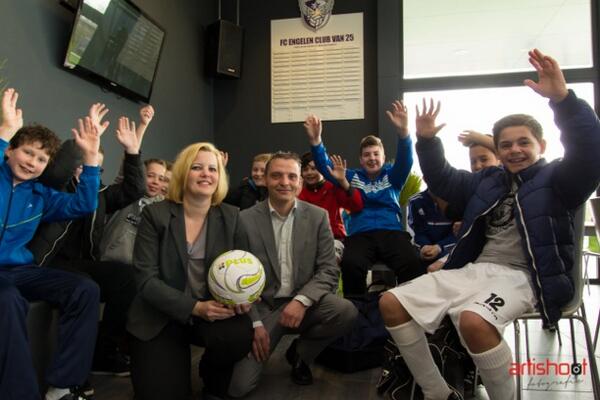 Afgelopen weekend het sponsor contract getekend met Fc Engelen voor de komende drie jaar.