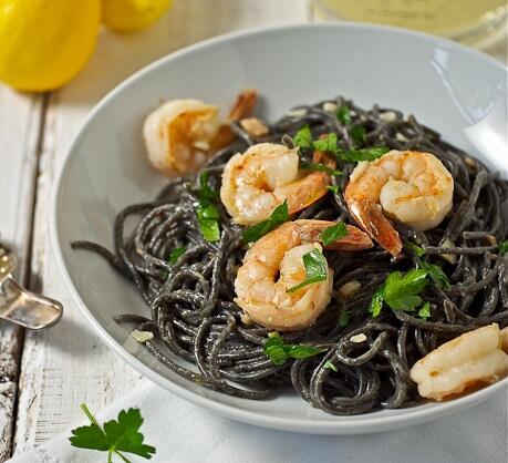 Craft_Catering's tweet photo. Busy testing this amazing dish for next weeks menu. Squid ink spaghetti, prawns, garlic, white wine sauce. Delicious! http://t.co/Q2C8nTevKu