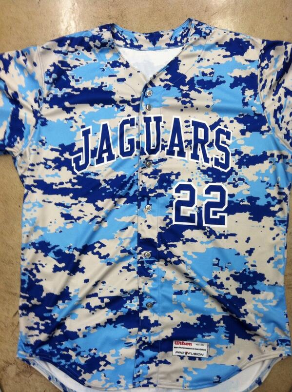 Jirvy18's tweet image. In honor of the season starting up today #tooicy #newJs