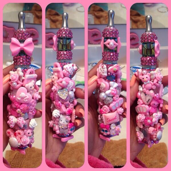 DaPrettyHustler's tweet image. Upgraded my hookah pen since da last one broke😒 but of course I had ta bedazzle it #protank3 #x6batt