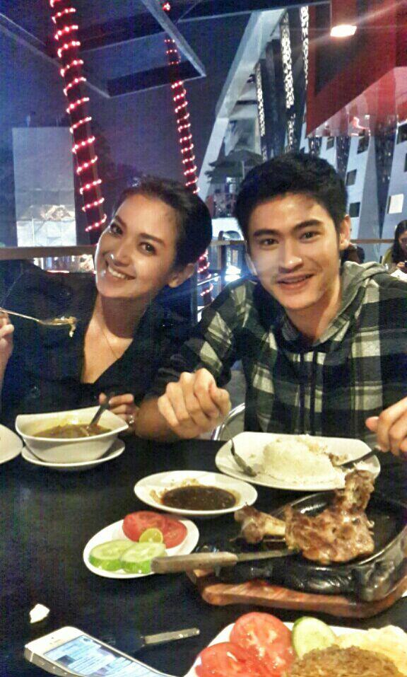 Dinner wit <a href="/ViaRahaesita/">Sylvia Fully R</a>. Best in bandung town! <a href="/kambg_bkr_cairo/">kambingbakarcairo</a> ada shisa nya juga ♥