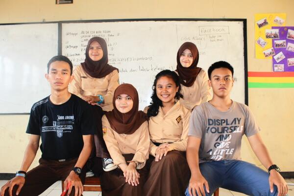XIA3_SOJI's tweet photo. Ngecet sih tapi ko harus poto begini??? http://t.co/1IyeFTbVJg