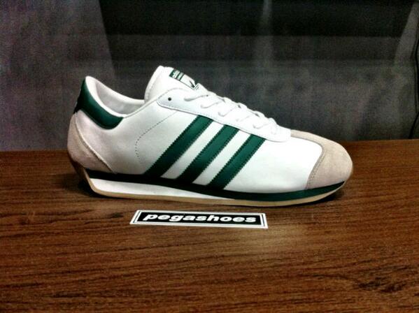Adidas Country. White-green. Leather 