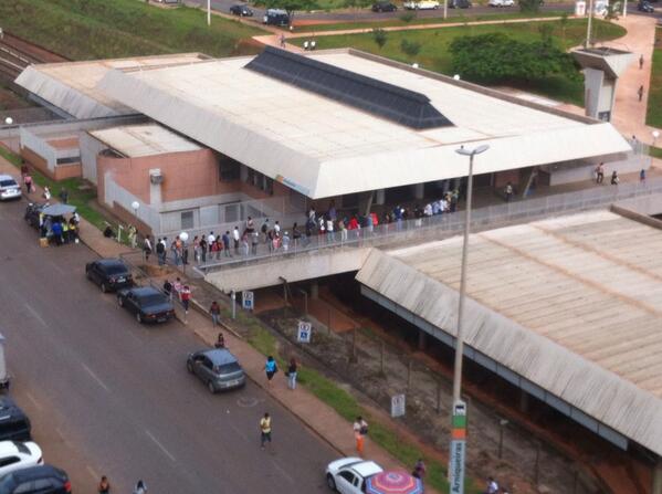 otaviooster's tweet photo. @radiobandnewsfm, vamos comprar um bilhete do metro http://t.co/e6ZGvILYM2
