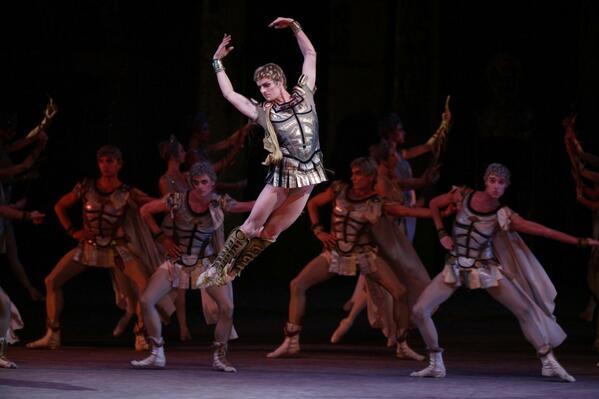 teatrosancarlo's tweet photo. #AlexanderVolchkov sarà #Conrad ne #LeCorsaire del 20, 21, 22 e 23 #Marzo @teatrosancarlo. http://t.co/dEjH5KUQDW http://t.co/xrZ18n0uoM