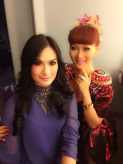 Siap eksis !!! Ber2 back stage hrhehe