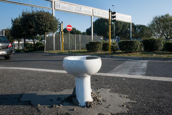 CagneSciolte's tweet photo. obiettore, ma che ci stai a fare?
a casa ci sono i cessi da sturare!
#obiettasustafregna #uncessodeospedale http://t.co/SnmEE8cU45