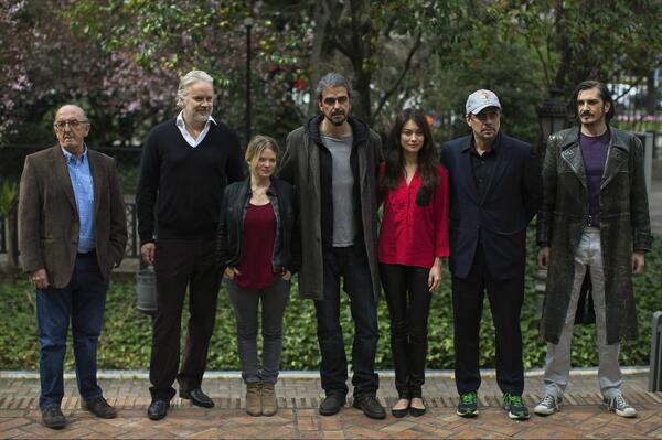 elperiodico's tweet photo. León de Aranoa empieza a rodar con Tim Robbins y Benicio del Toro
 http://t.co/0Tb23VQDl2 http://t.co/lxUlylR7qD