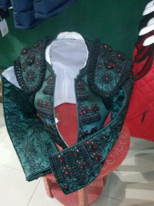DavidSanchezTo5's tweet photo. bonito traje para mi primera novillada fuerte y con unas ganas de salir por la puerta grande con este maravilloso http://t.co/8OgnWKVjaV