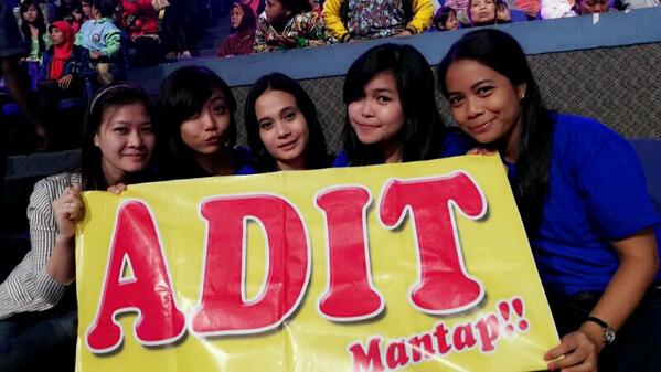 88_v's tweet photo. Pasukan TANJUNG DUREN dukung #adit_kemal di #Konserfinal #DAcademyID http://t.co/QVNqQfSXeT