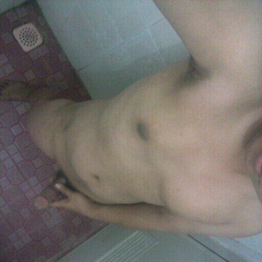 ExibitHanda's tweet photo. Pengen ngentot di tempat umum lagi nih... ada yg mau?? Yuk.. kemayoran @NuDicklicious @gayjakarta http://t.co/X0wsCsWcg1