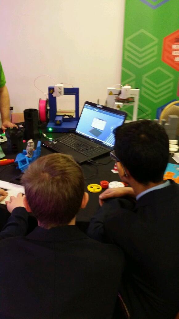 TheRealMrPearce's tweet image. #itech2014 St James learning about 3D printers