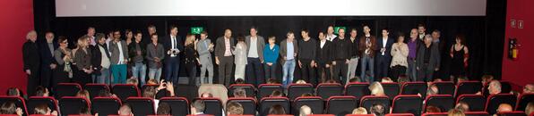derstilleberg's tweet photo. Vor einer Woche war Premiere in Bozen. Für das Team war kaum Platz vor der Leinwand. #DerStilleBerg http://t.co/ki8PedO7VL